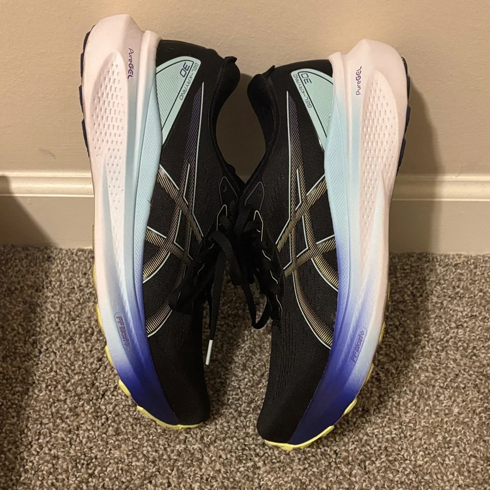 Asics Gel- Kayano 30 (Women’s 9.5) excellent condition!!🤩 - Picture 4 of 5